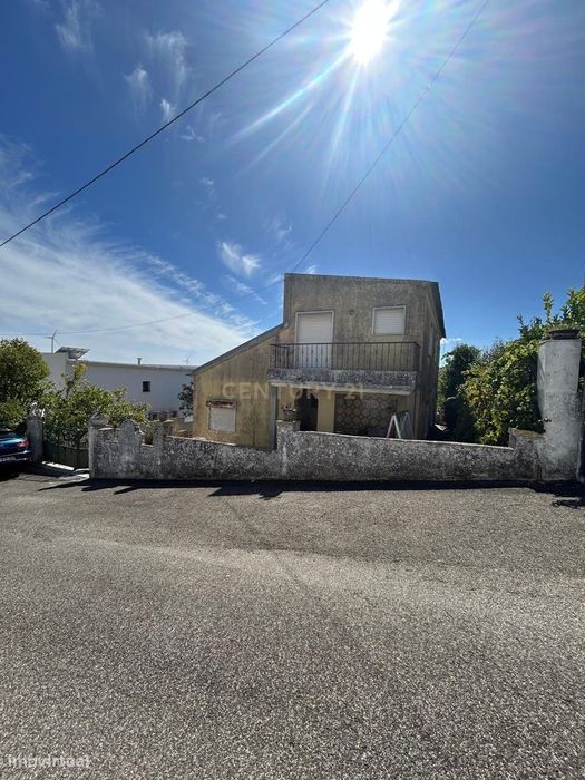Moradia T6 para remodelação total, em Lousa-Loures, a 3 min da A8/Lisb
