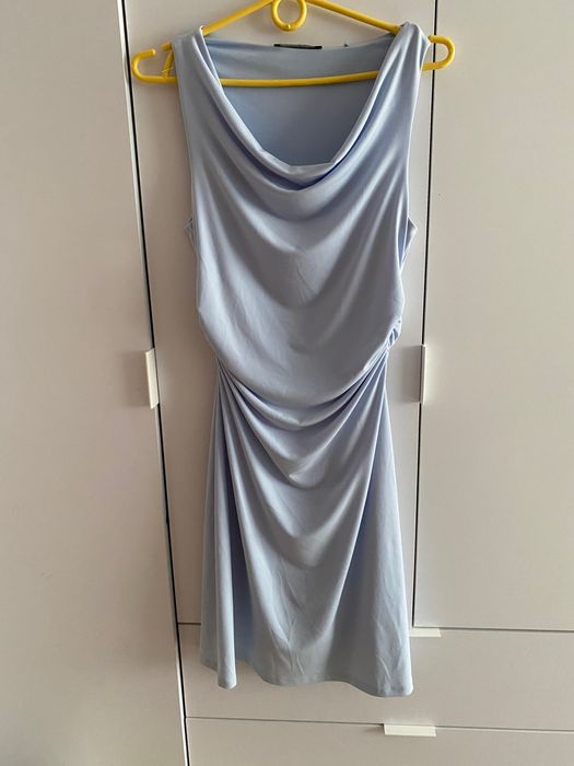 Коротка сукня з драпіруванням трендова