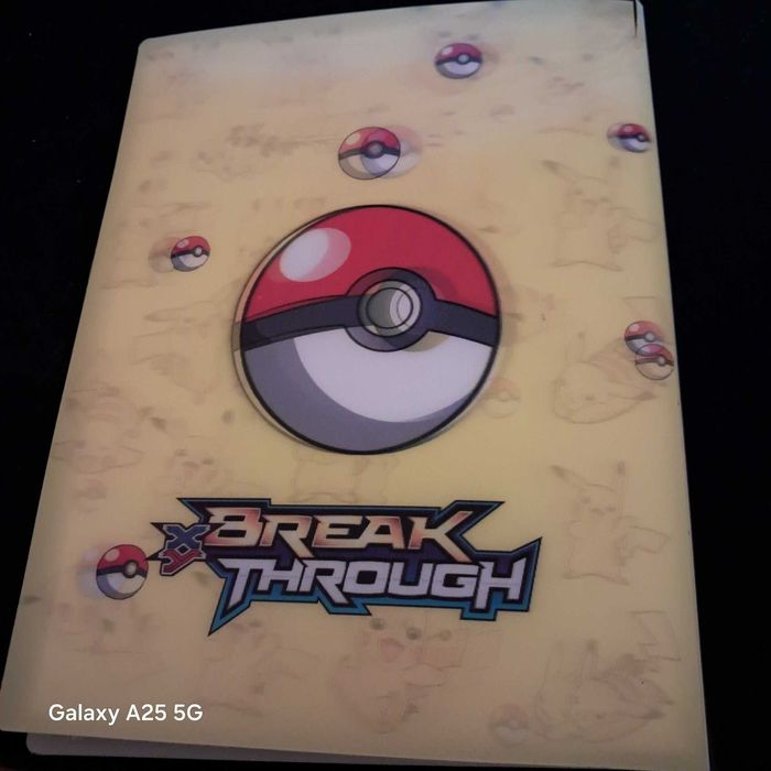 Album Pokémon TCG XY BREAKthrough Pikachu Eevee