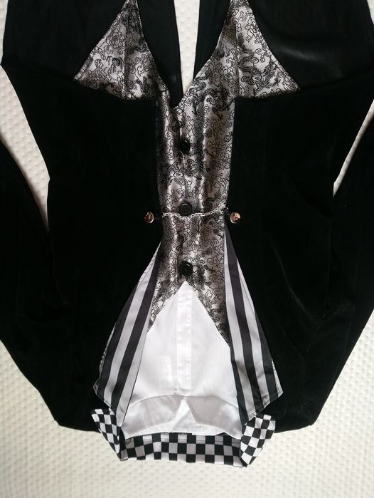 Карнавальний фрак з безрукавкою і капелюшком М розмір