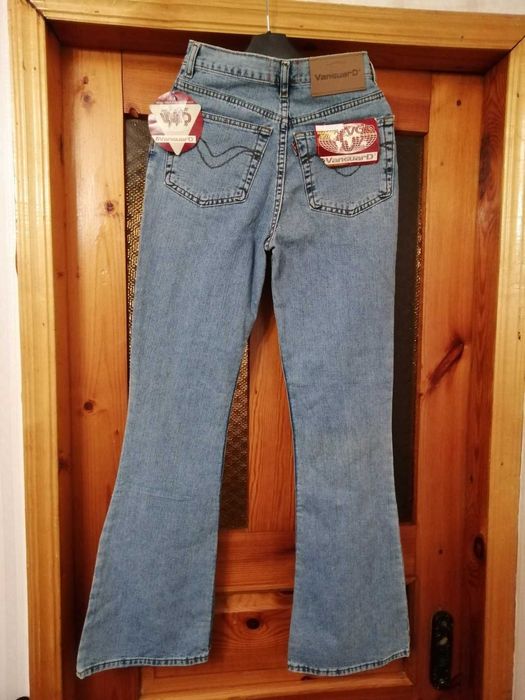 Джинси кльош жіночі/підліткові розмір 27 / XS (нові з етикеткою)