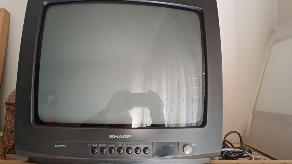 Tv Sharp com comando Portatil64552556960897120