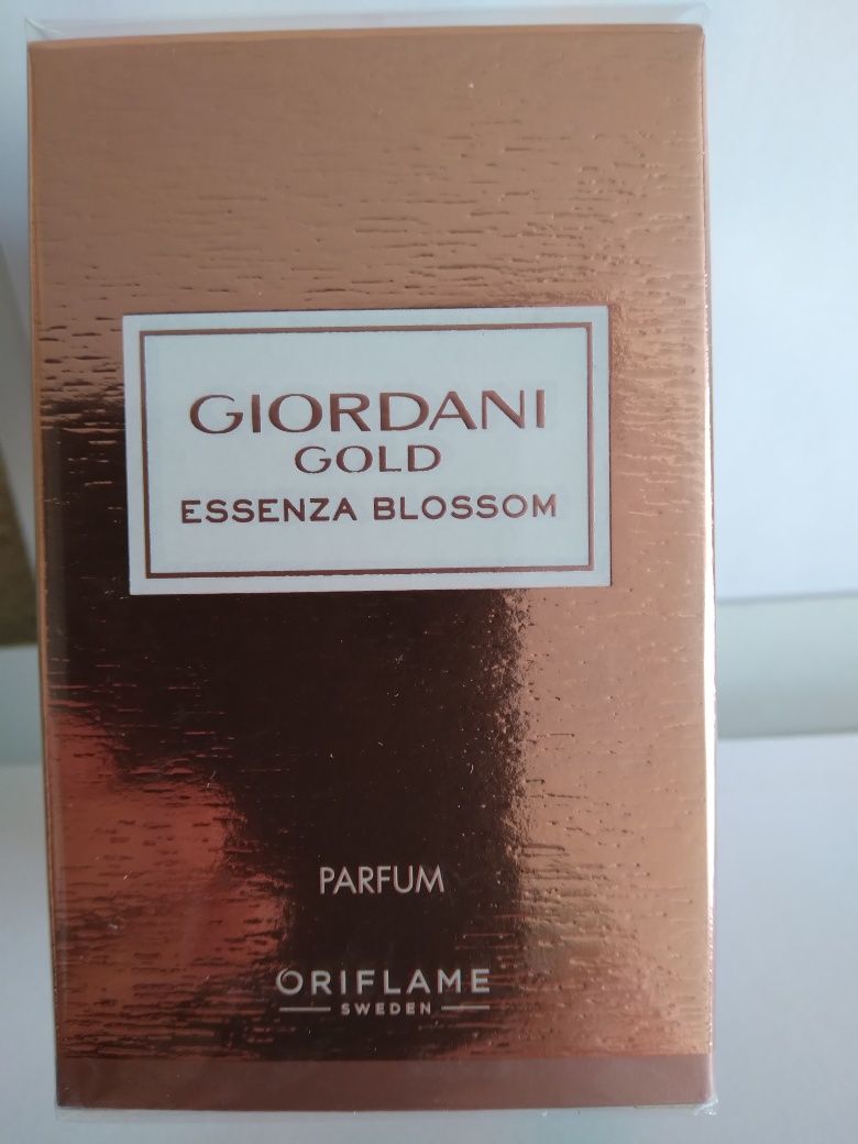 Perfumy Giordani Gold Essenza Blossom