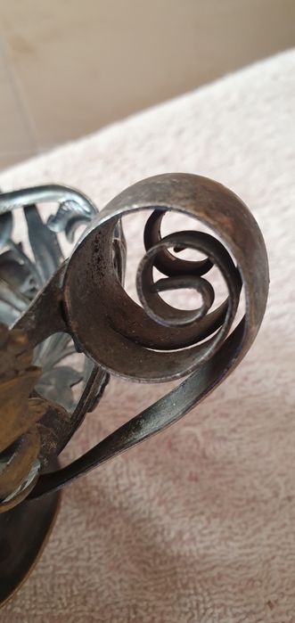 Cukiernica z mosiądzu bardzo ładna.