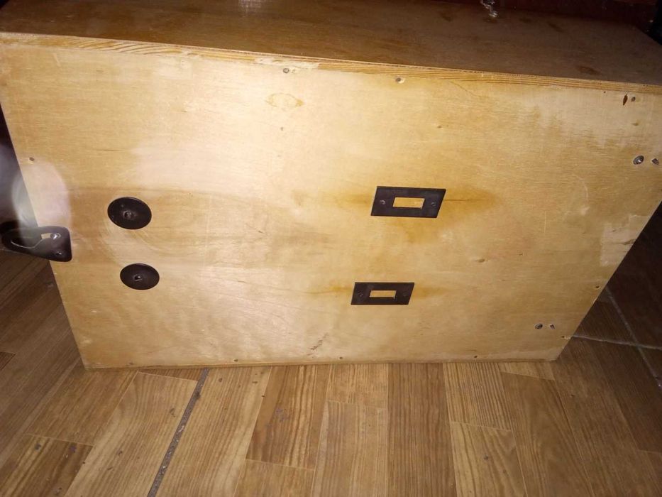 Годинники настінні, механічні з боєм.