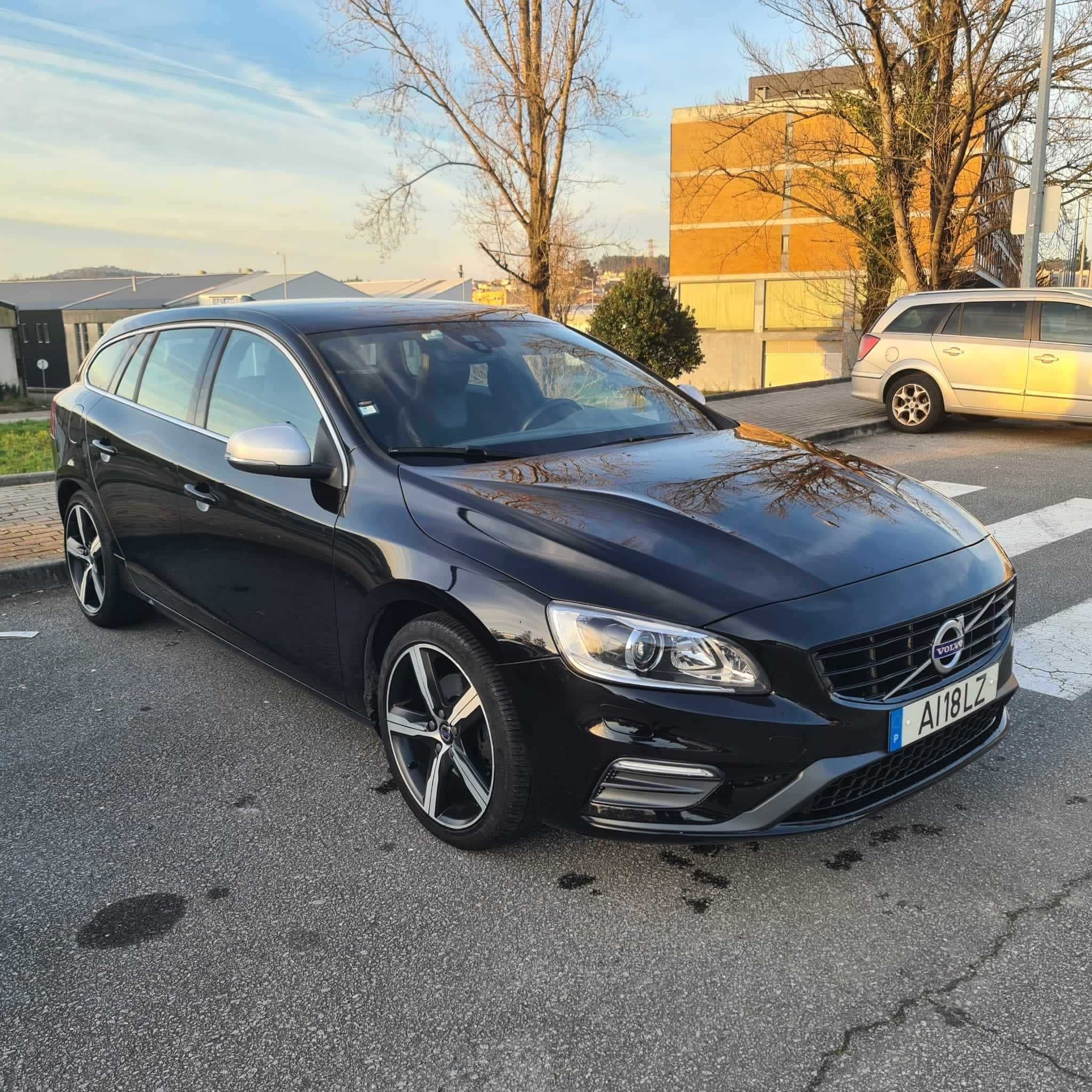 Volvo V60 R Design