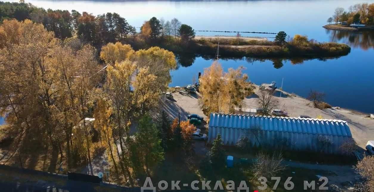 Яхт-клуб на березі Київського водосховища