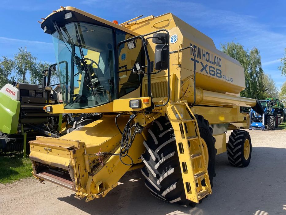 New Holland TX 68 Plus