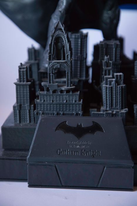 Batman Arkham Knight Limited Edition PS4 semi-novo + DLC's