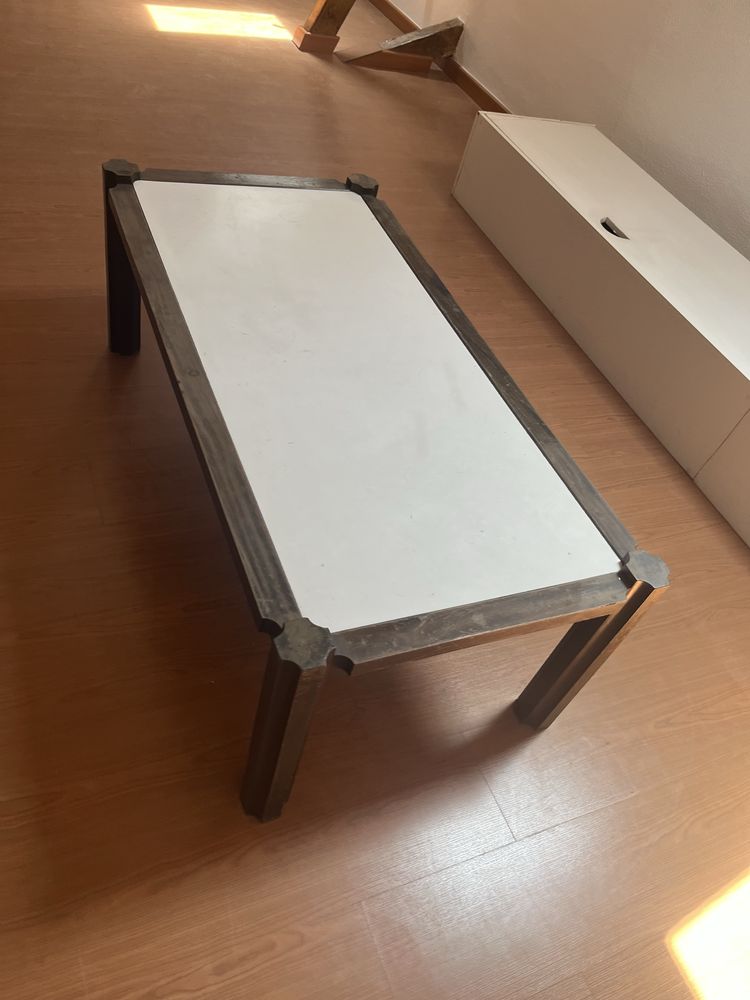Mesa de apoio de sala