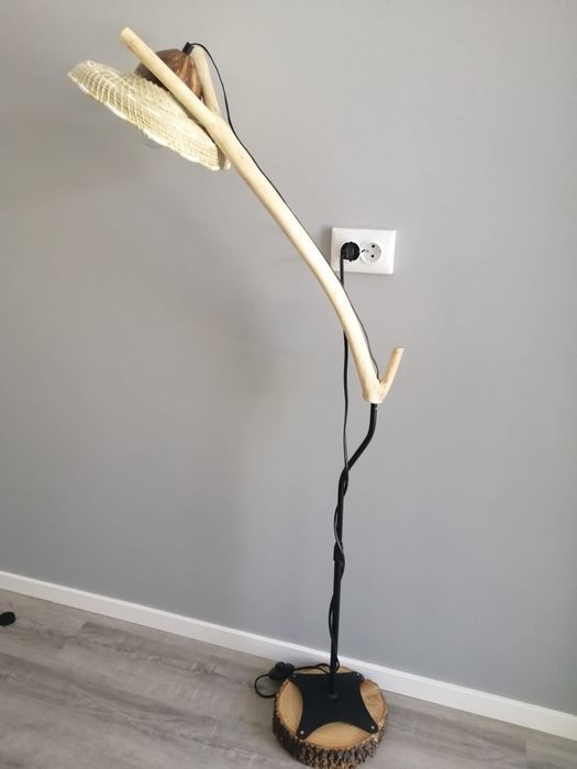 Candeeiro de pé em artesanato