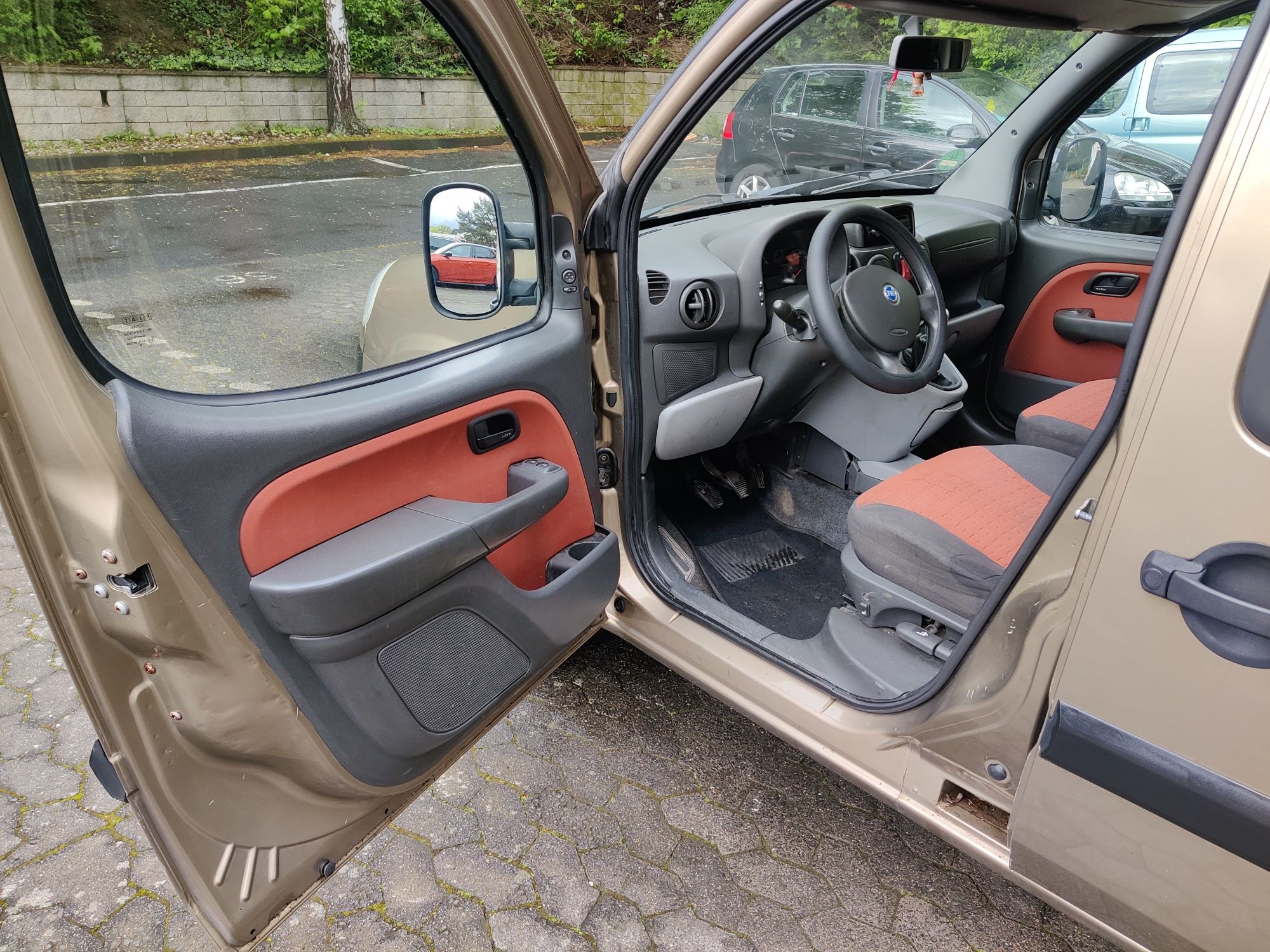 Продам автомобиль Fiat Doblo 1.3 Multijet дизель 2006г. 5 мест