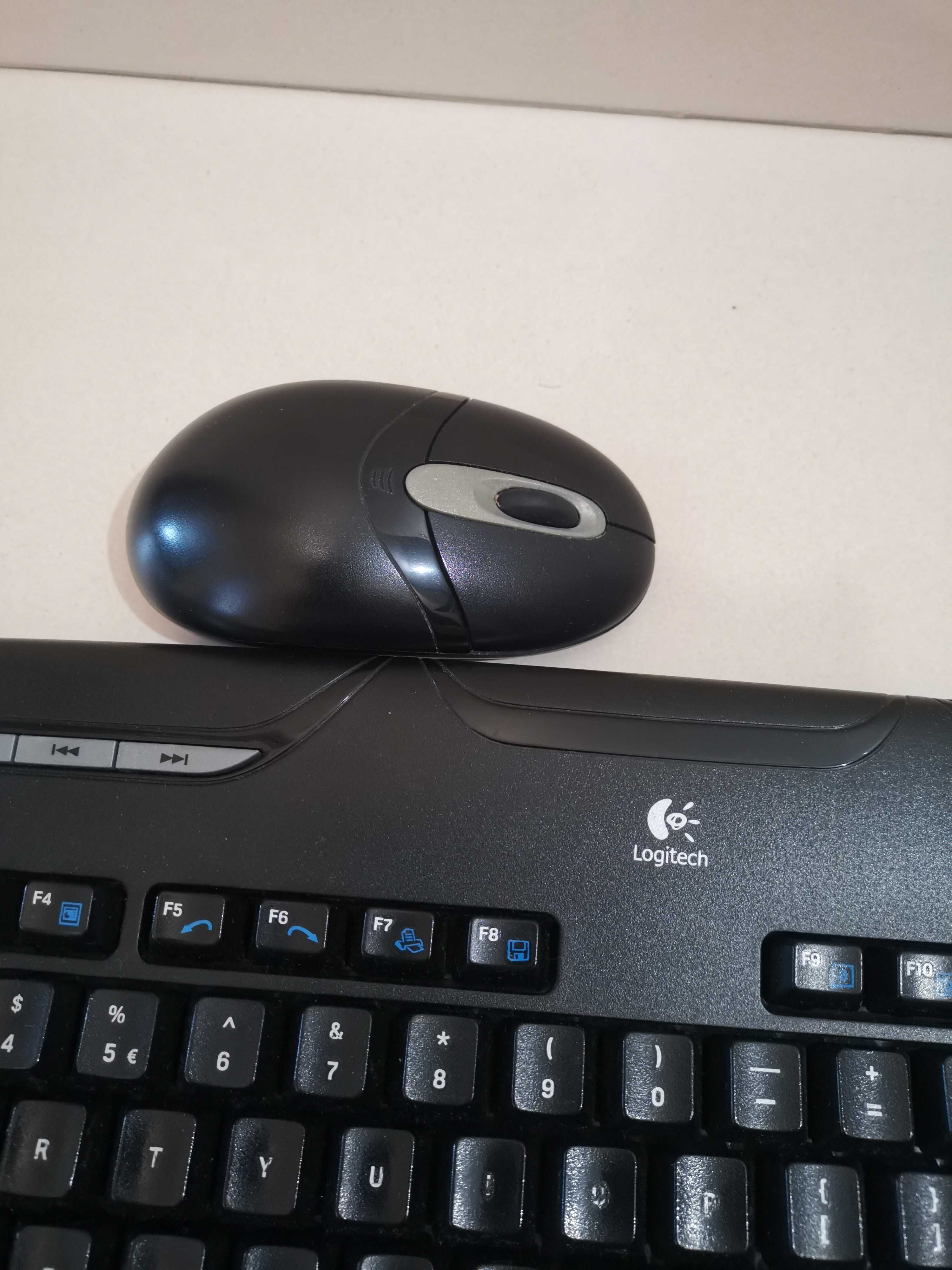 Klawiatura Logitech z myszą