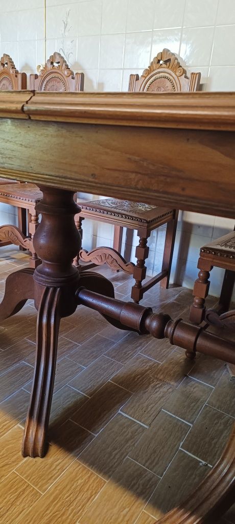 Mesa extensível em madeira