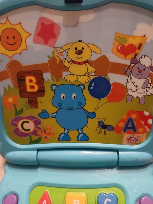 Zabawka laptop edukacyjny dla dziecka.