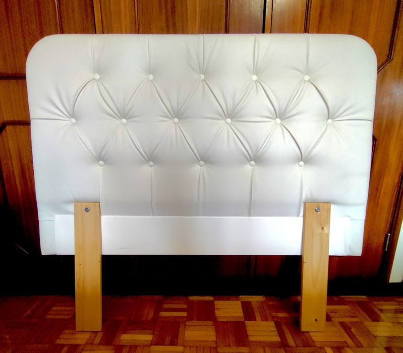 Cabeceira de cama de solteiro