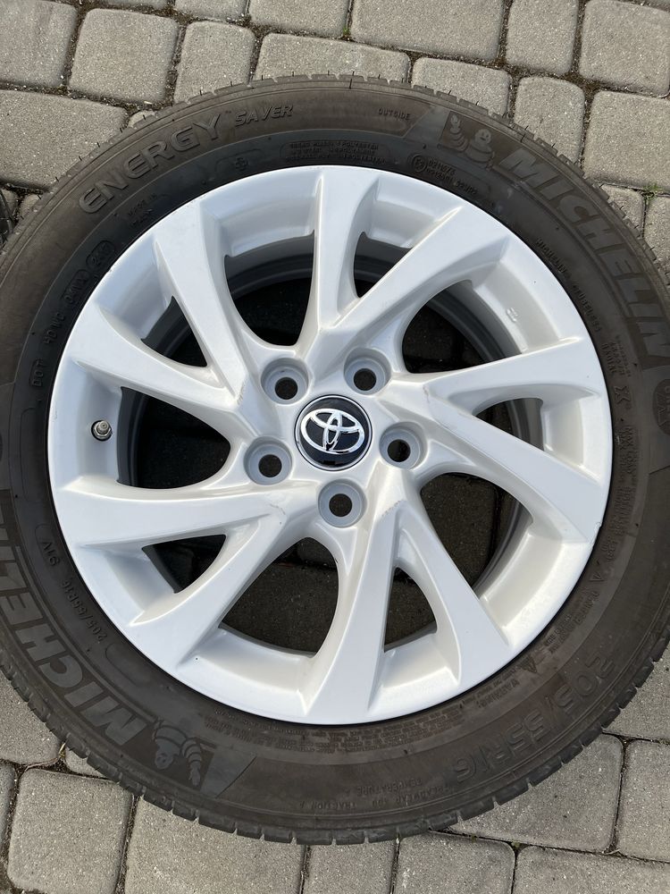 Alufelgi 5x114,3 16 cali Toyota Auris Avensis Corolla opony 205/55/16