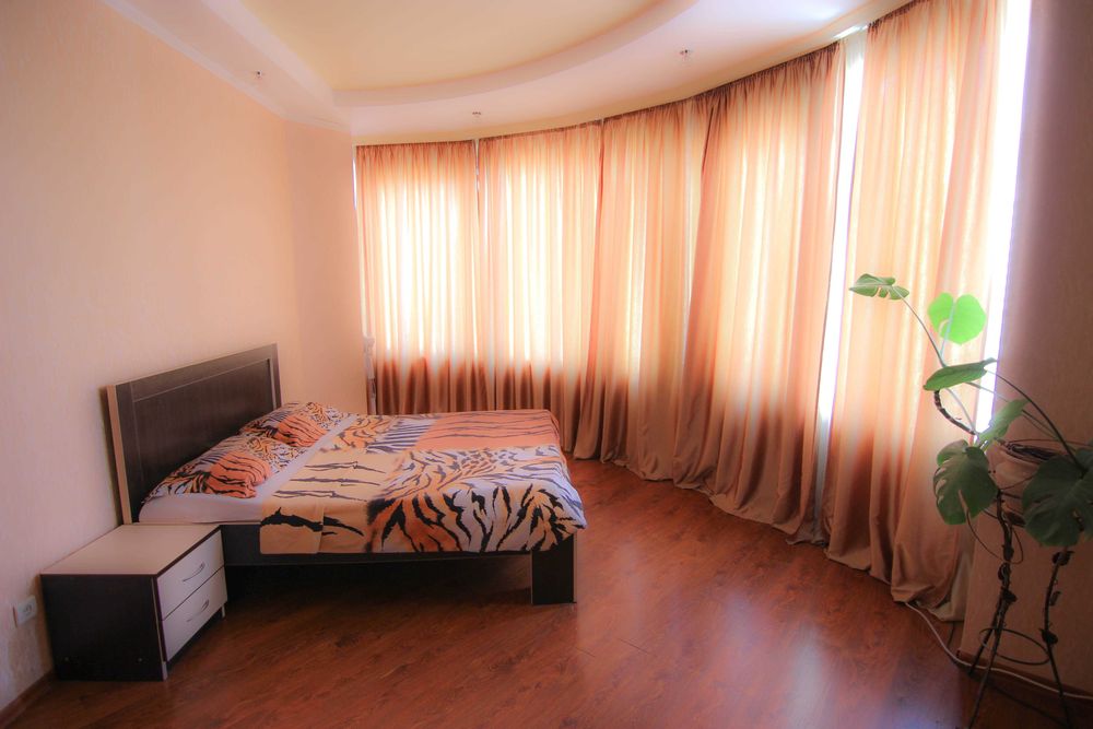 Сдам 2ком посуточно Аркадия новый дом, море 5 мин . Ул. Генуэзская