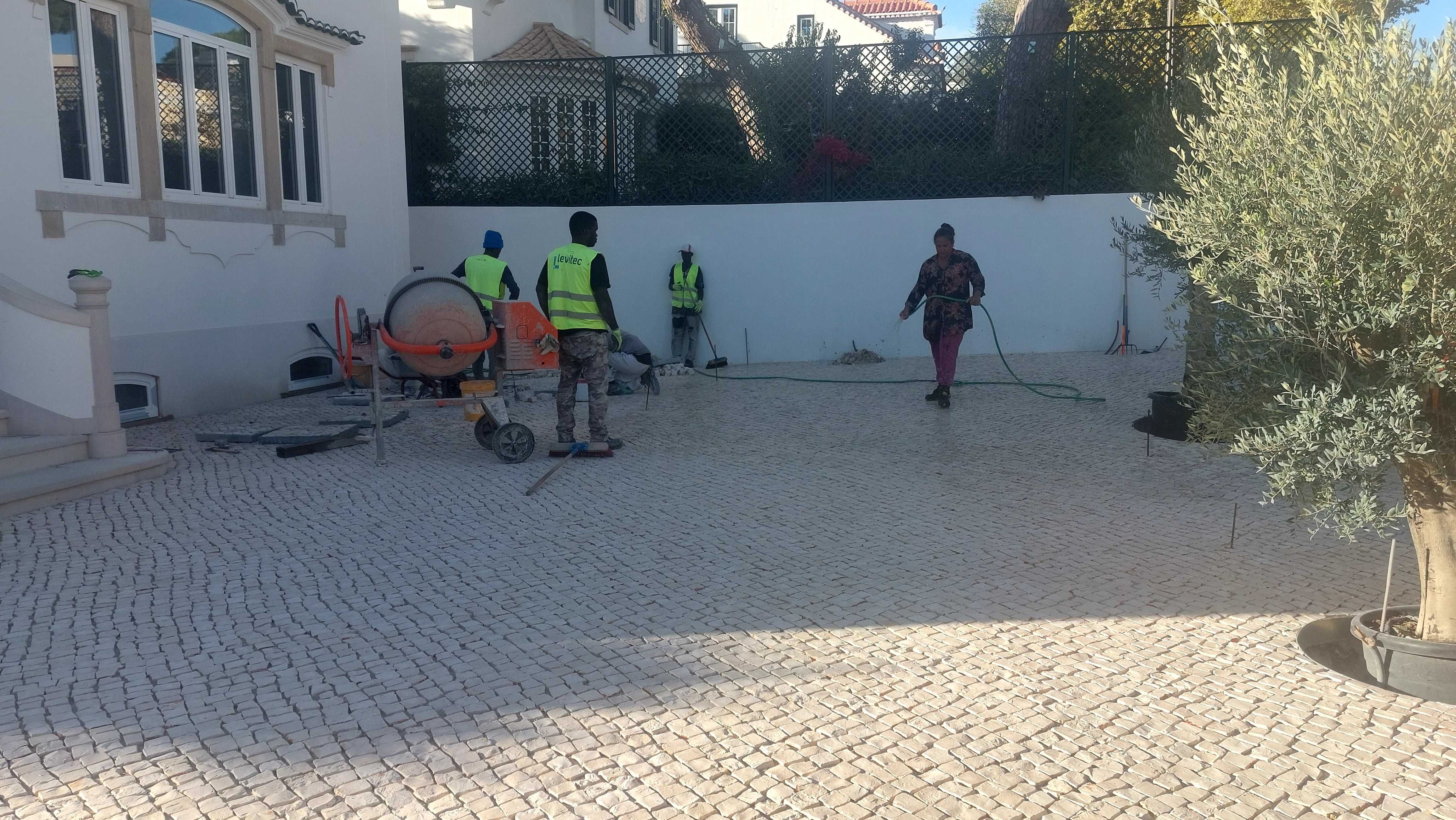 Pavê,calçada,lancil,lajetas,grelhas de relvamento