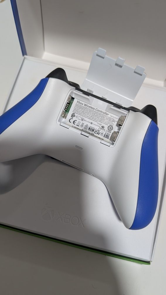 Comando Xbox série + 4 pilhas e carregador