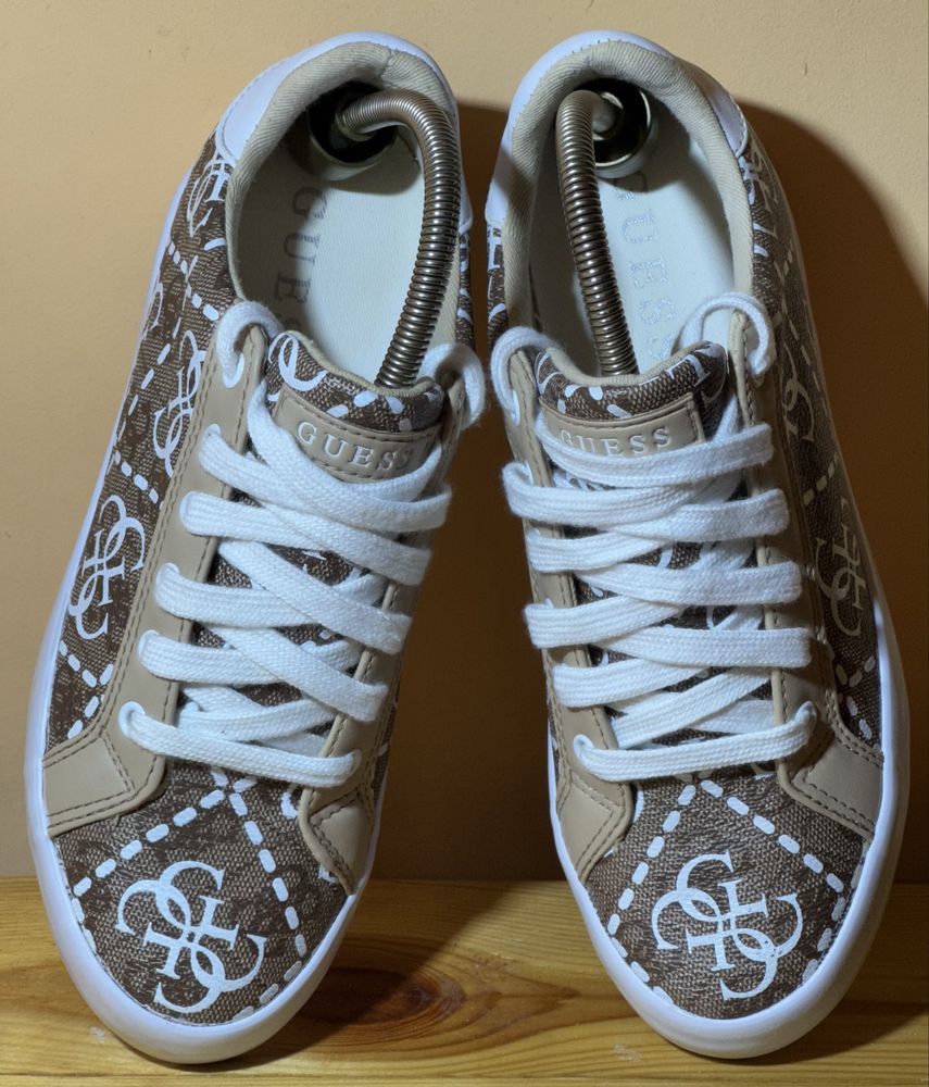 Оригінальні, жіночі кросівки Guess. Розмір 36(23 см)
