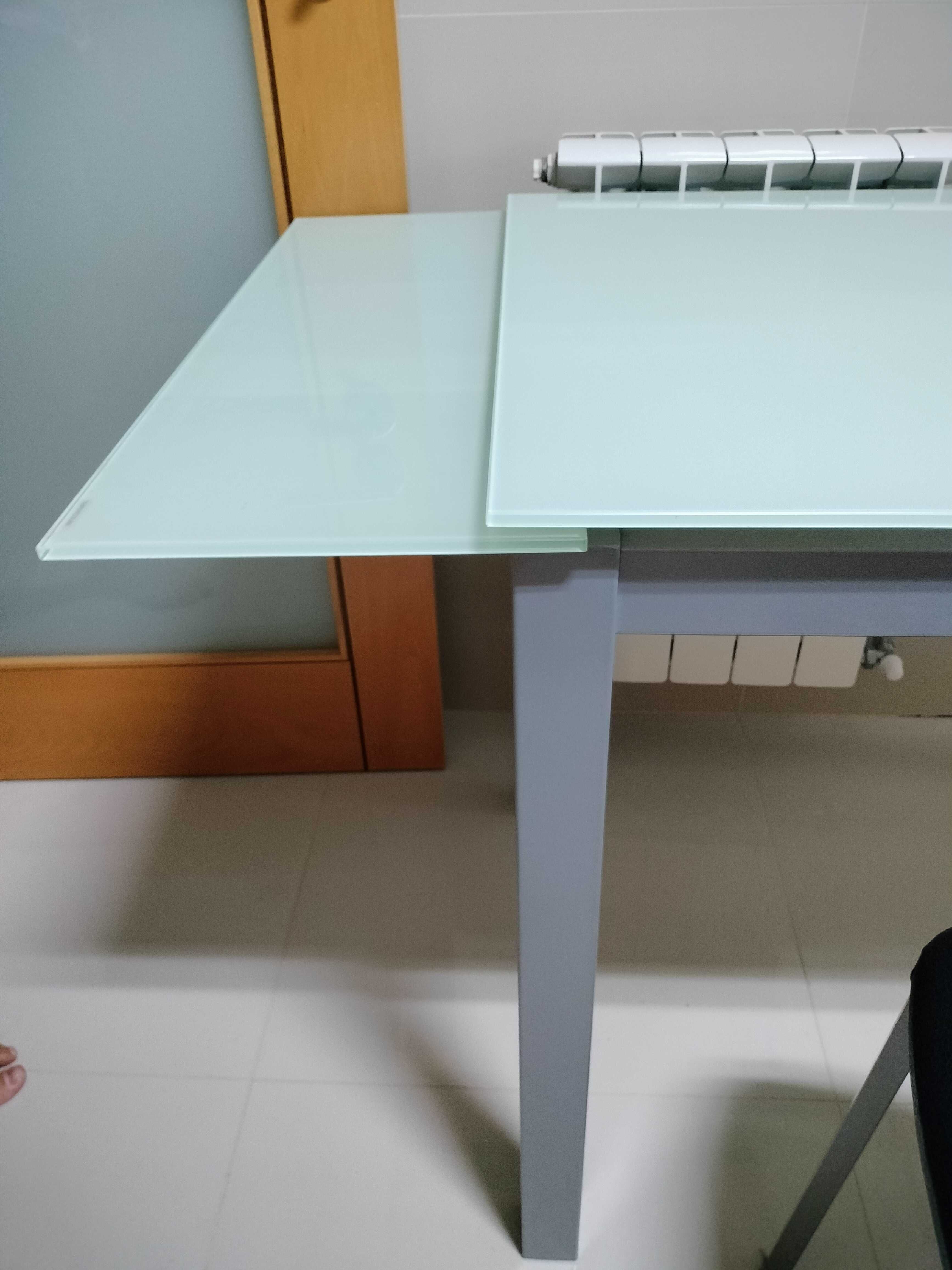 Mesa cozinha + 2 cadeiras
