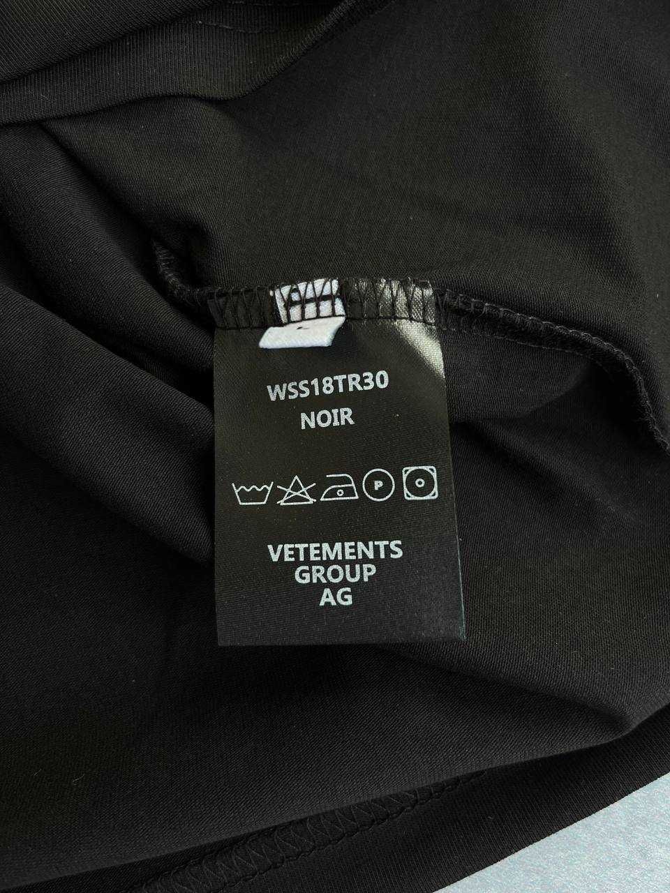 Футболка VETEMENTS Restricted черная Оверсайз