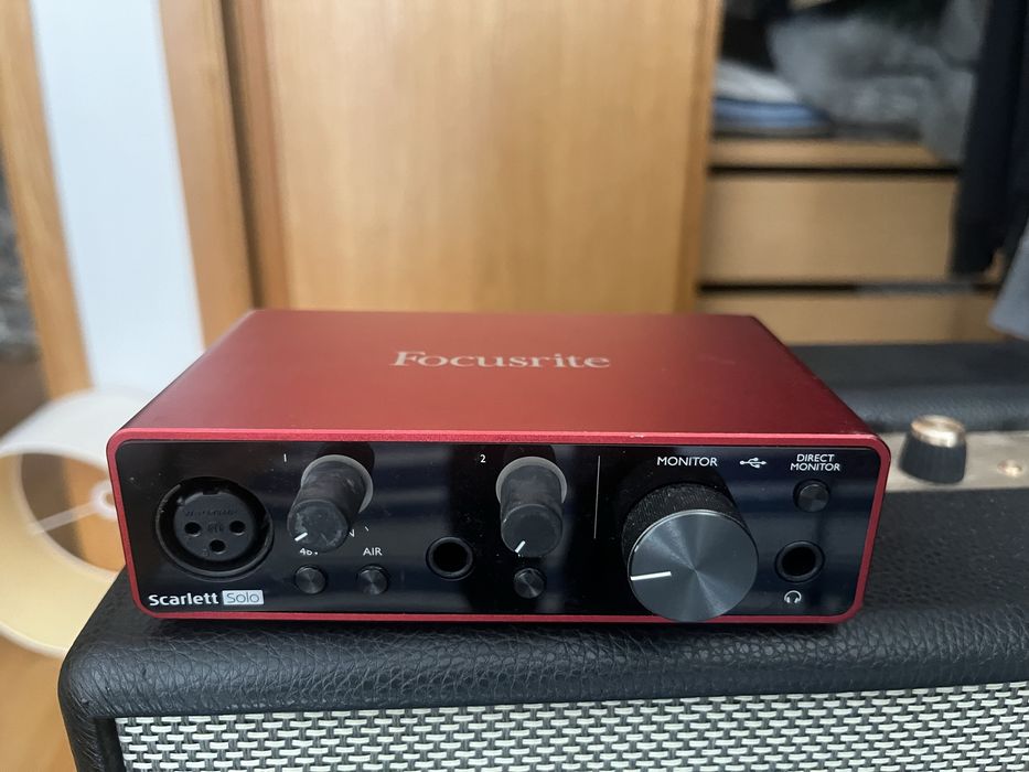 Focusrite Scarlett Solo 2i2 - Interface Aúdio