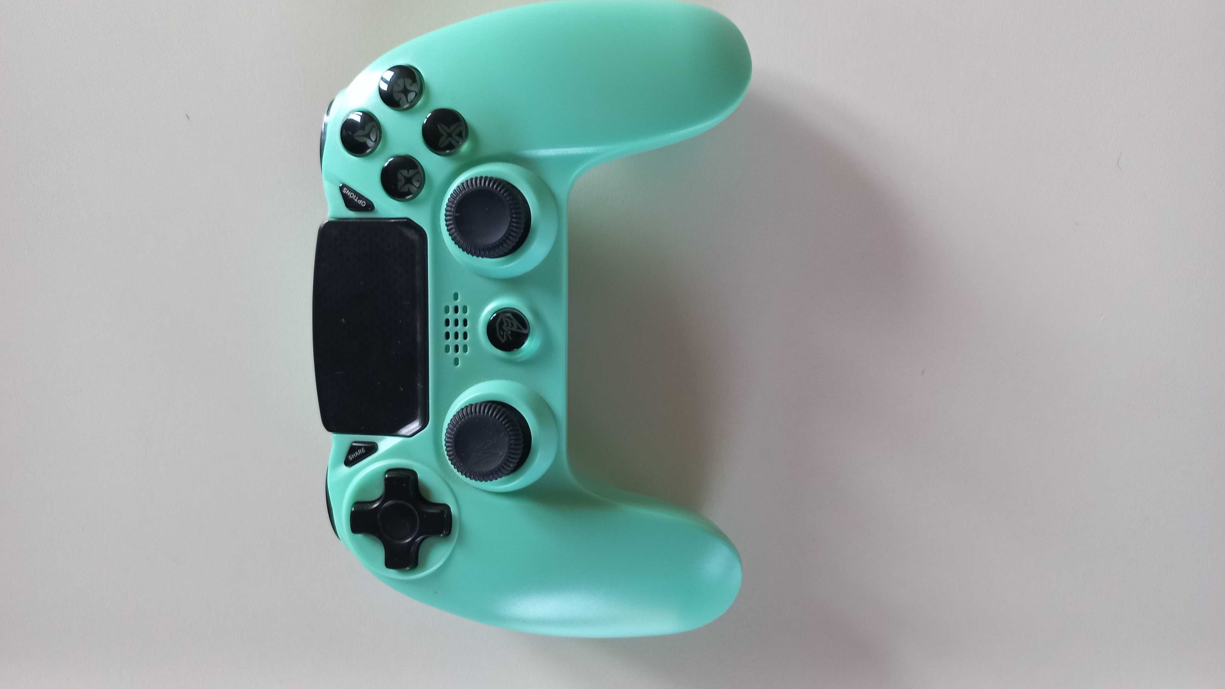 PlayStation 4 Slim 500GB – pełen zestaw + darmowa gra Fifa 23