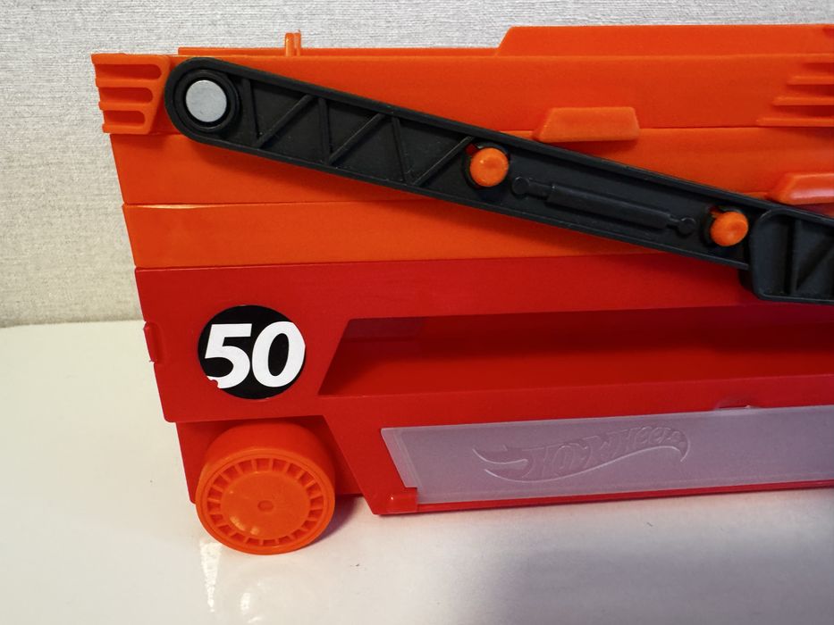 Вантажівка-транспортер Hot Wheels