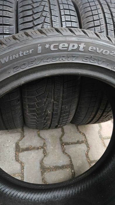 205/45R17 hankook winter i*cept evo 2