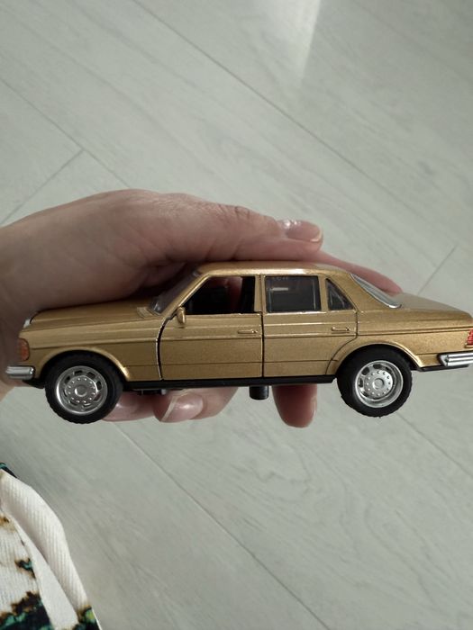 Моделька автомобіля