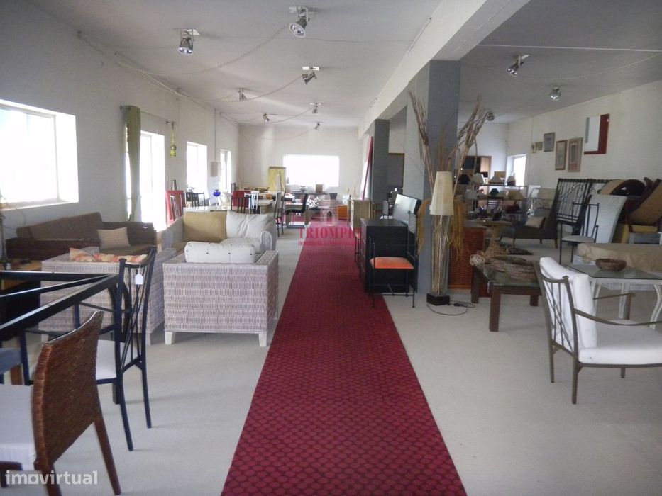 Armazém Comercial c/ Terreno de 4.920m2, Batalha