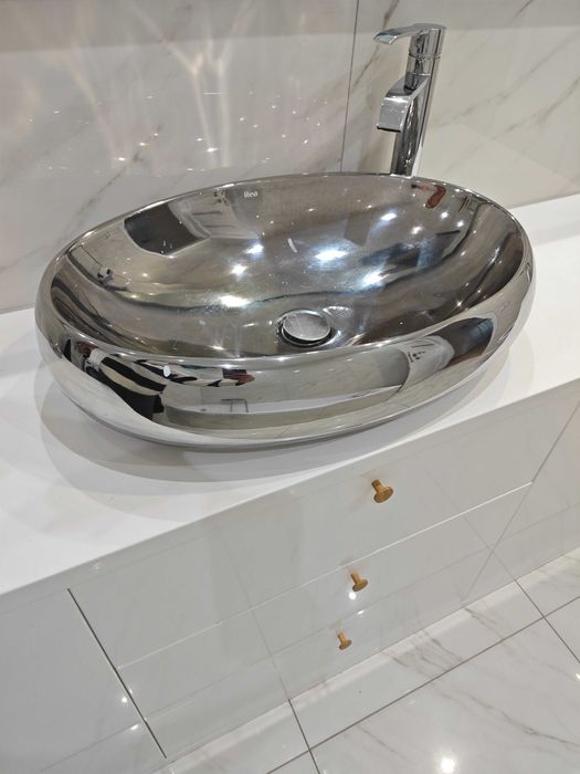 Umywalka nablatowa srebrna Rea