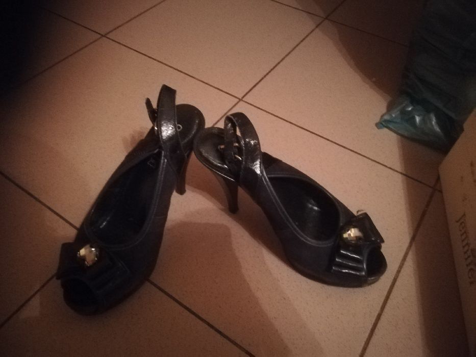 Buty damskie na obcasie