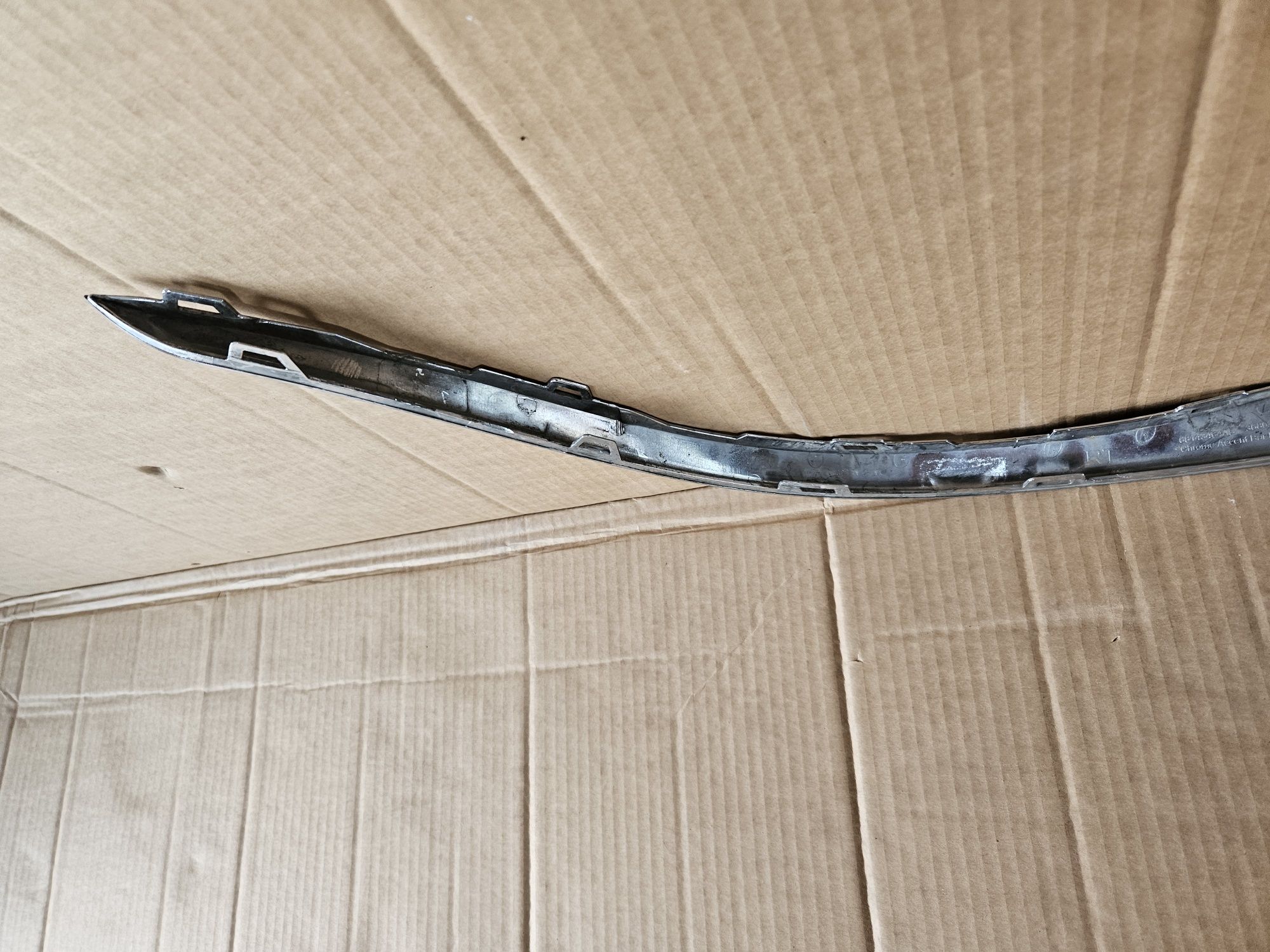 Listwa Chrom tylnego tył prawa Jeep Cherokee wk2 14-