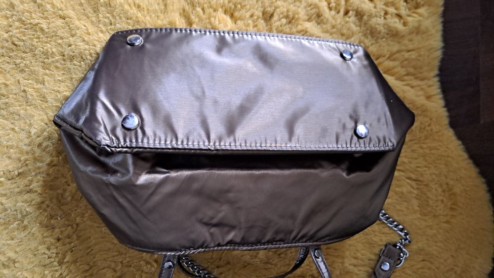 Złota torebka mała koktajlowa łańcuch Zara