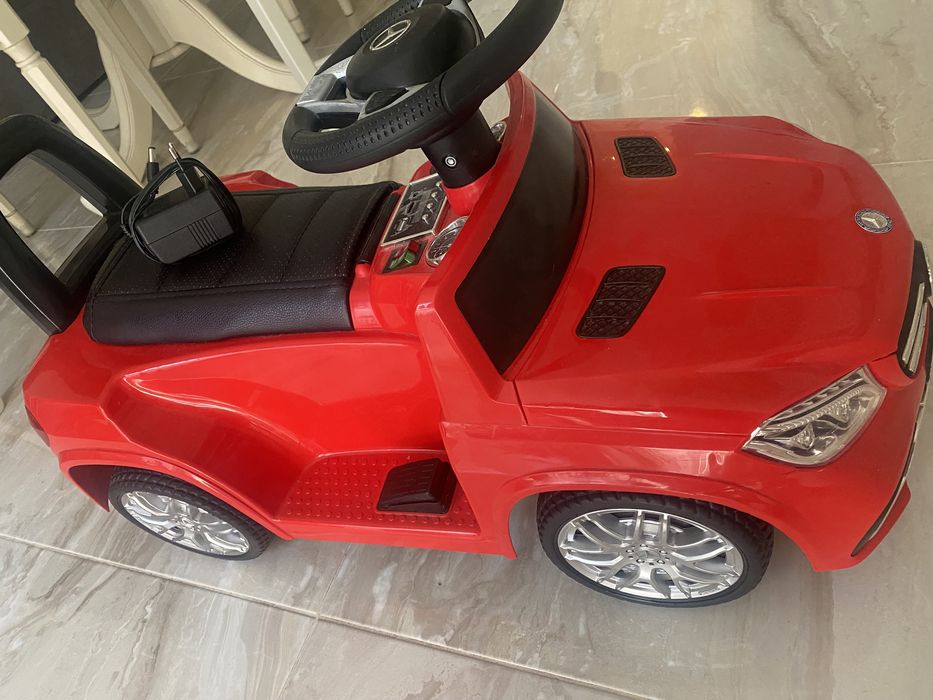 Детский электрический автомобиль