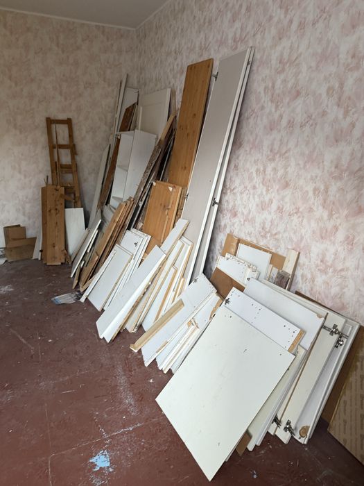 Drewno i szafki, drzwi, opaski