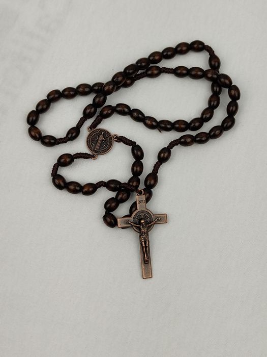 NOWY Naszyjnik wisiorek drewniany różaniec krzyż krzyżyk Jezus Bóg