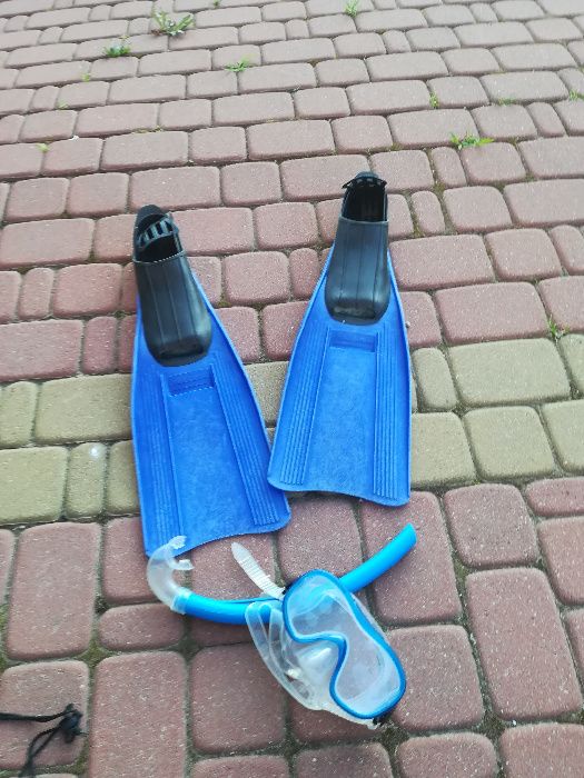 Płetwy z maska do nurkowania