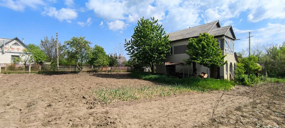 Дачний будинок з землею
