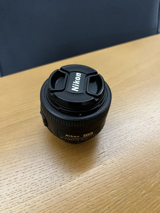 Nikkor 35mm 1.8 + etui