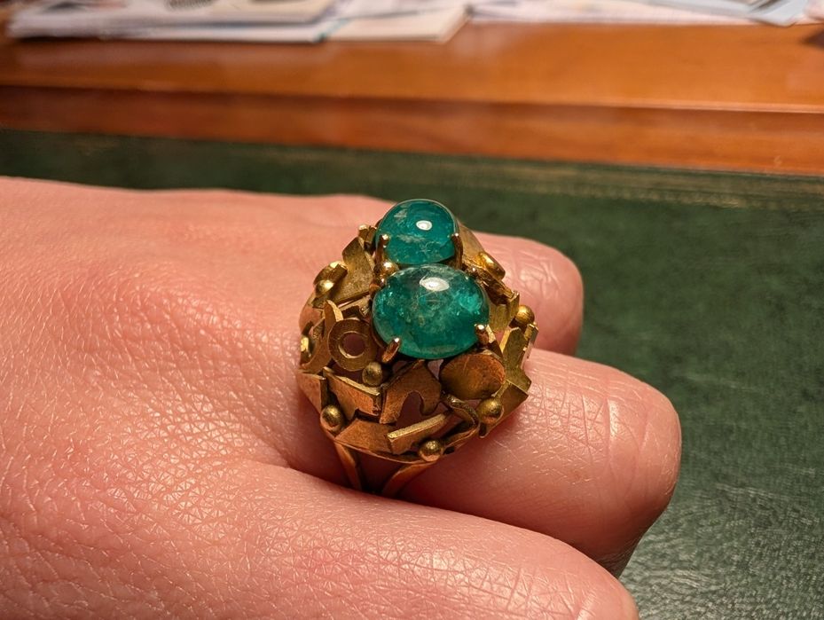 Anel em ouro e esmeraldas de familia