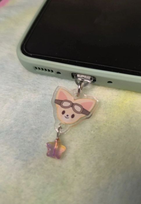 Stray Kids zaślepka USB C + naklejka I.N. FoxyI.Ny