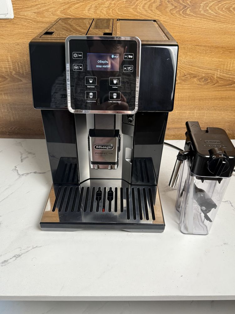 Кавомашина автоматична Delonghi Perfecta EVO 500 чашок  з Гарантією !