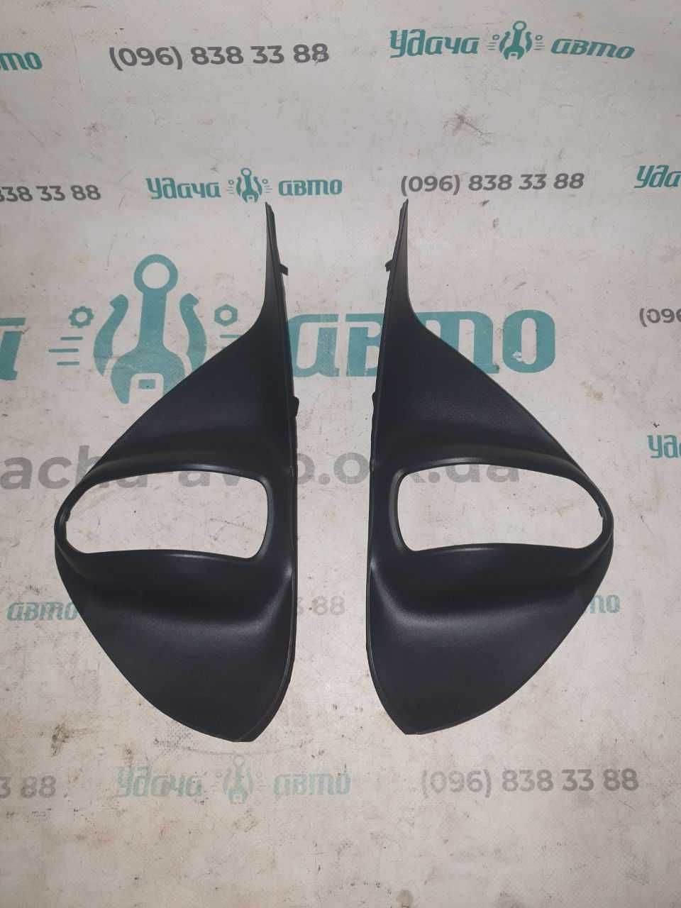 Рамка туманки  Toyota Prius Prime  8148147130 8148247130