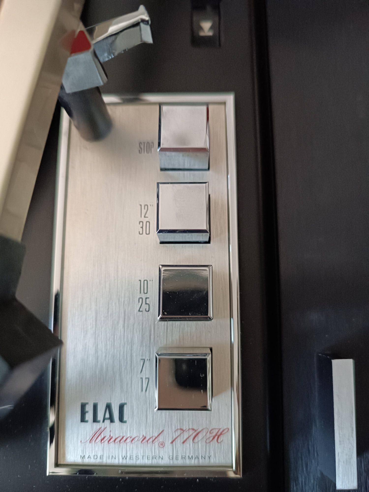 Sprzedam gramofon marki Elac 770h..