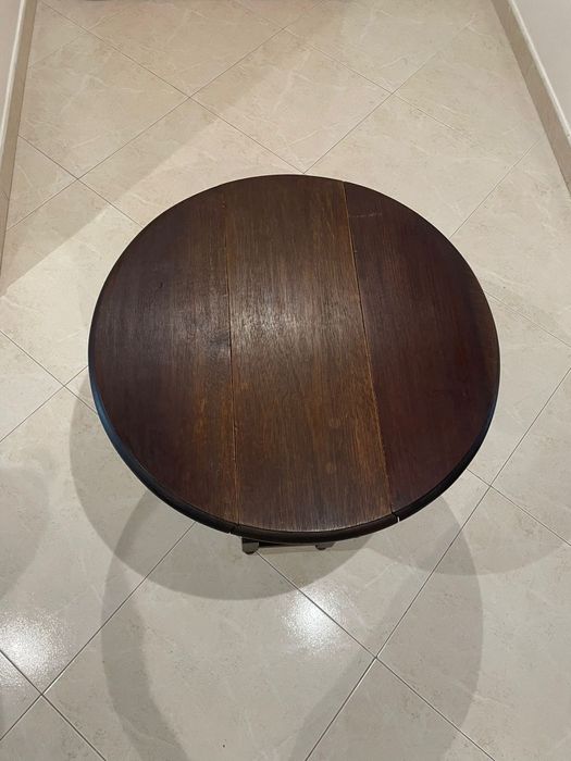 Mesa clássica de madeira