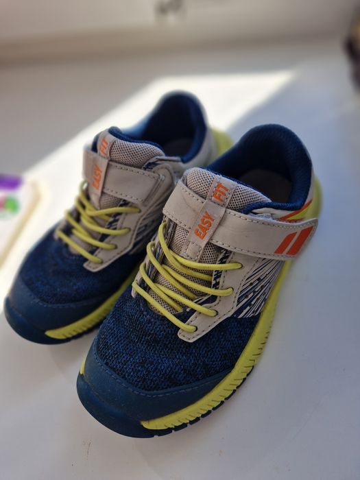 Кросівки для хлопчика 27 р.